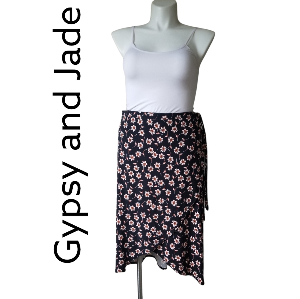 Gypsy and Jade Black Floral Tie waist skirt NWT 3X